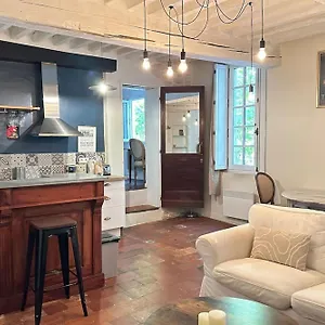 The Clock Apartment An Authentic Apartment In The City Center LʼIsle-sur-la-Sorgue